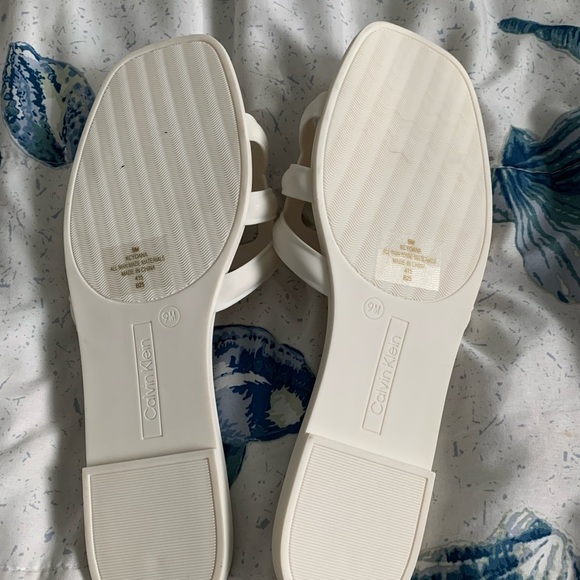 Calvin Klein Yoana Flat Sandals size 9 - Picture 2 of 3